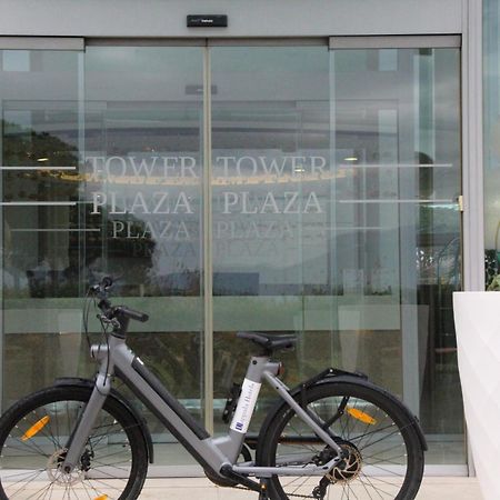 Pisa Tower Plaza Hotel Bagian luar foto A bicycle at the entrance of a shopping mall