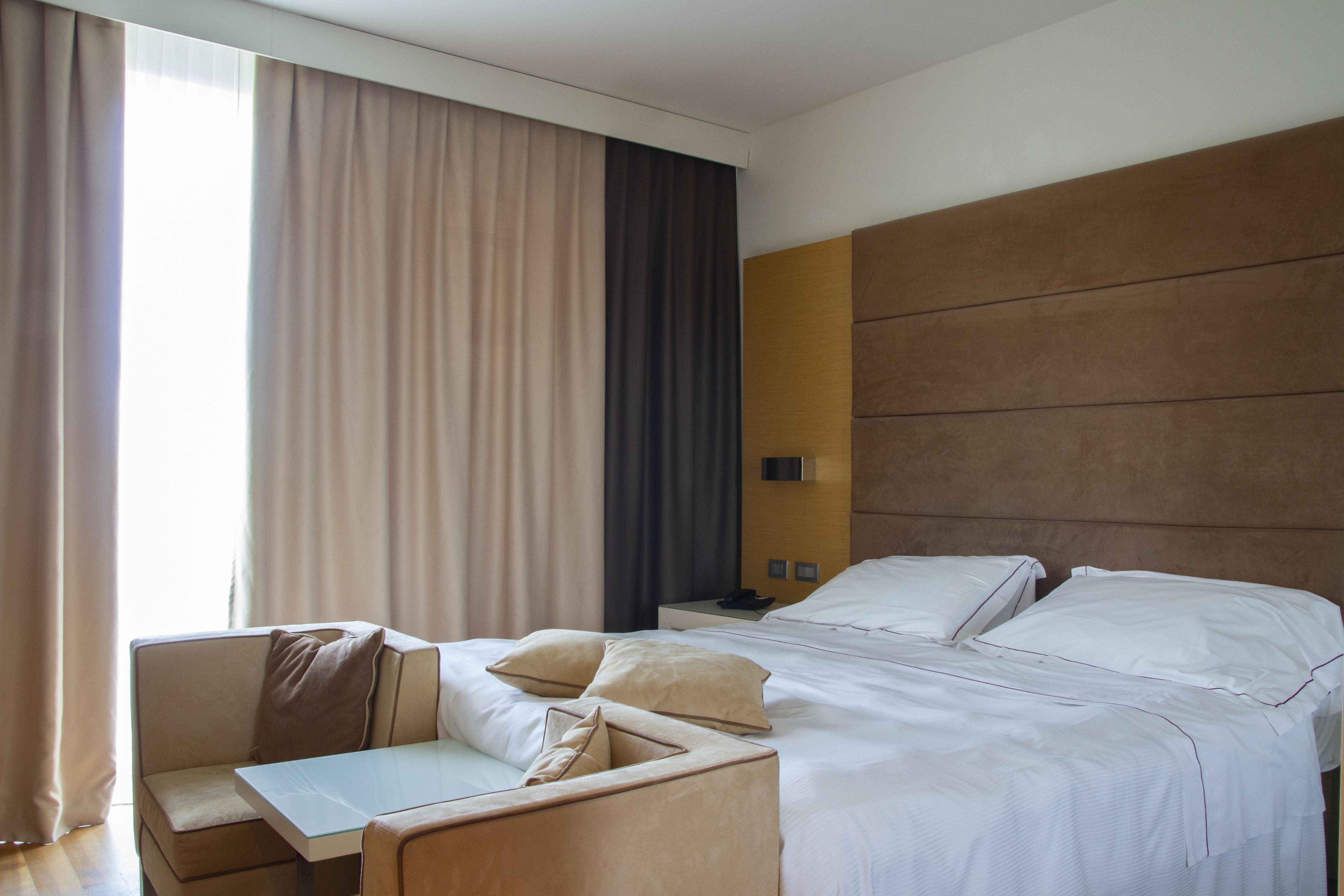 Pisa Tower Plaza Hotel Bagian luar foto A bedroom