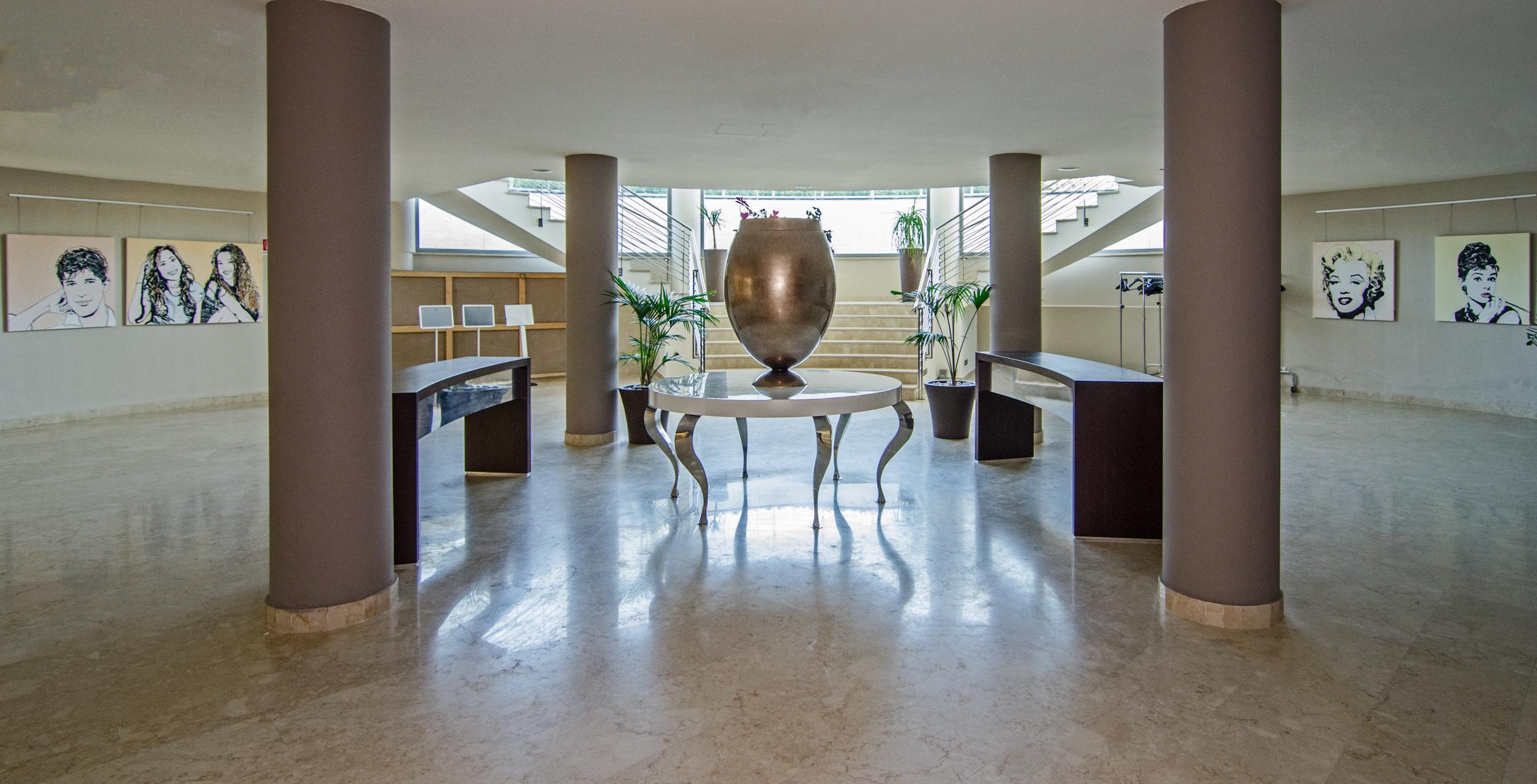 Pisa Tower Plaza Hotel Bagian luar foto Interior of the hotel