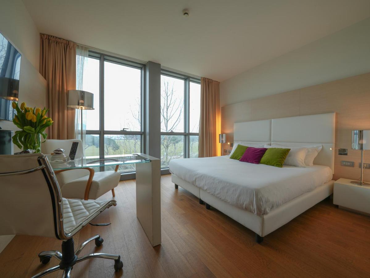 Pisa Tower Plaza Hotel Bagian luar foto