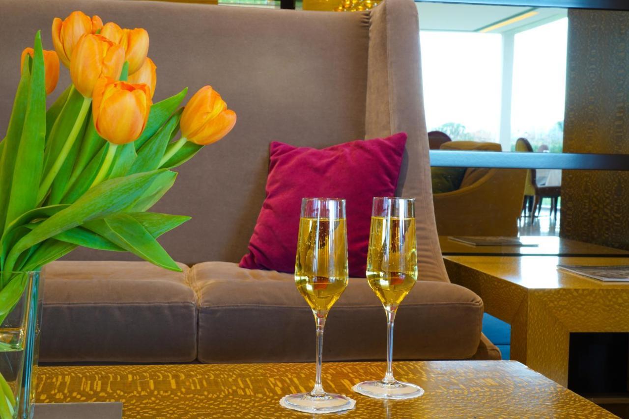 Pisa Tower Plaza Hotel Bagian luar foto The lounge at the airport