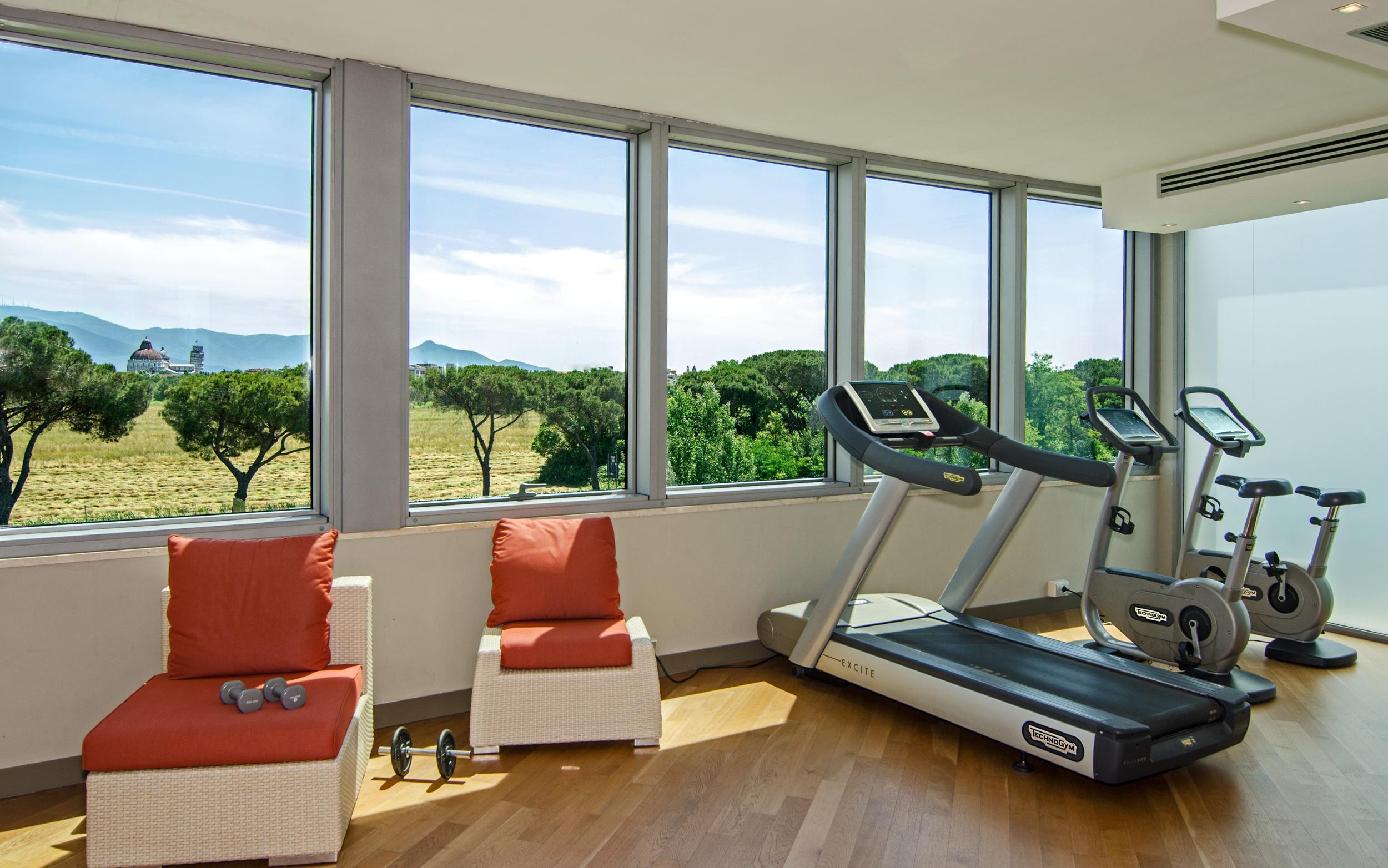 Pisa Tower Plaza Hotel Bagian luar foto The gym at the hotel