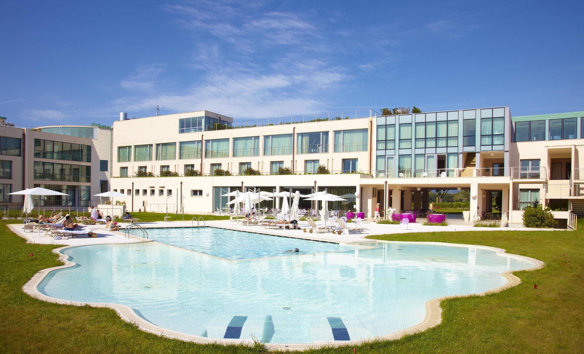 Pisa Tower Plaza Hotel Bagian luar foto The hotel