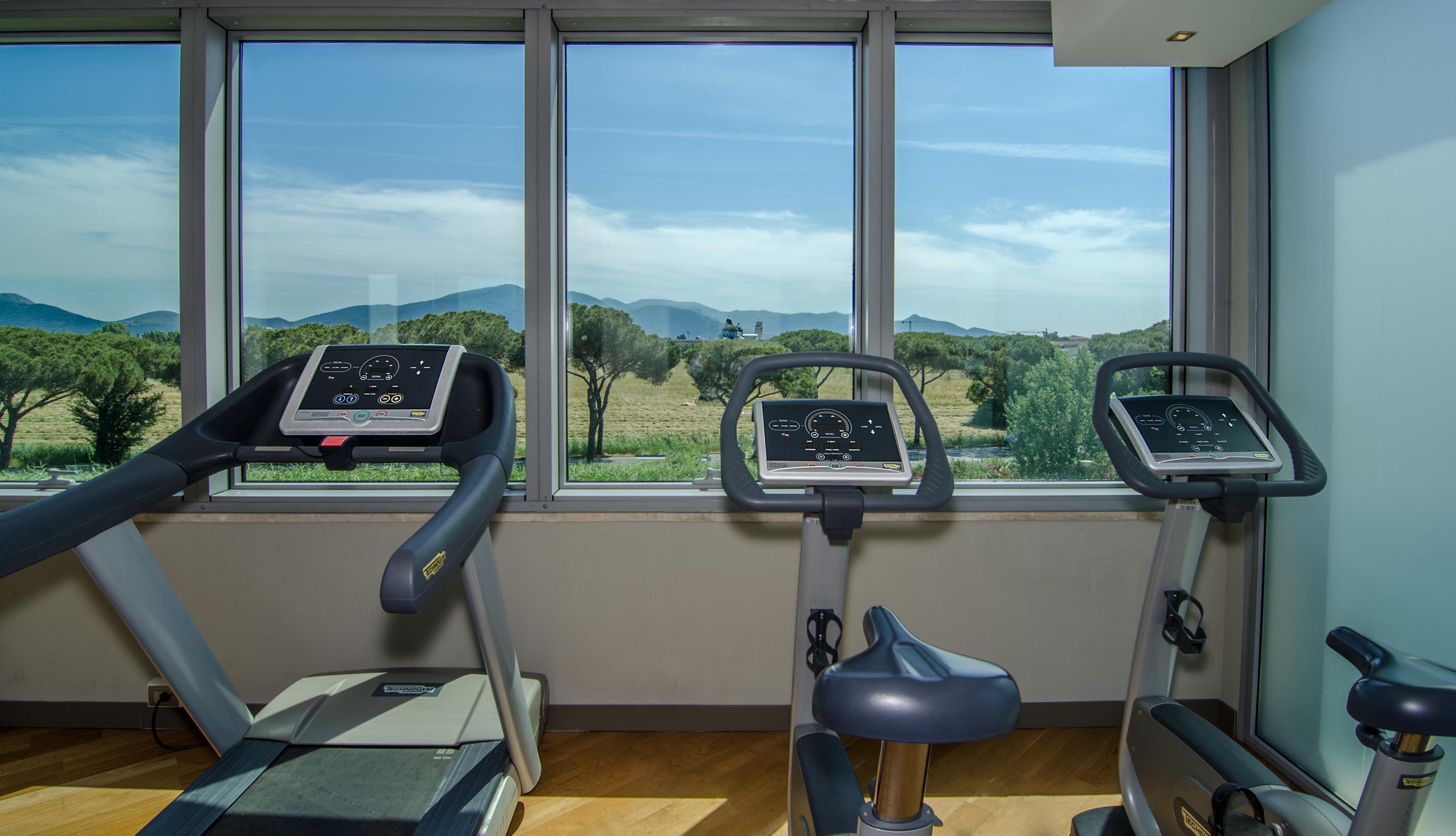 Pisa Tower Plaza Hotel Bagian luar foto The gym at the hotel