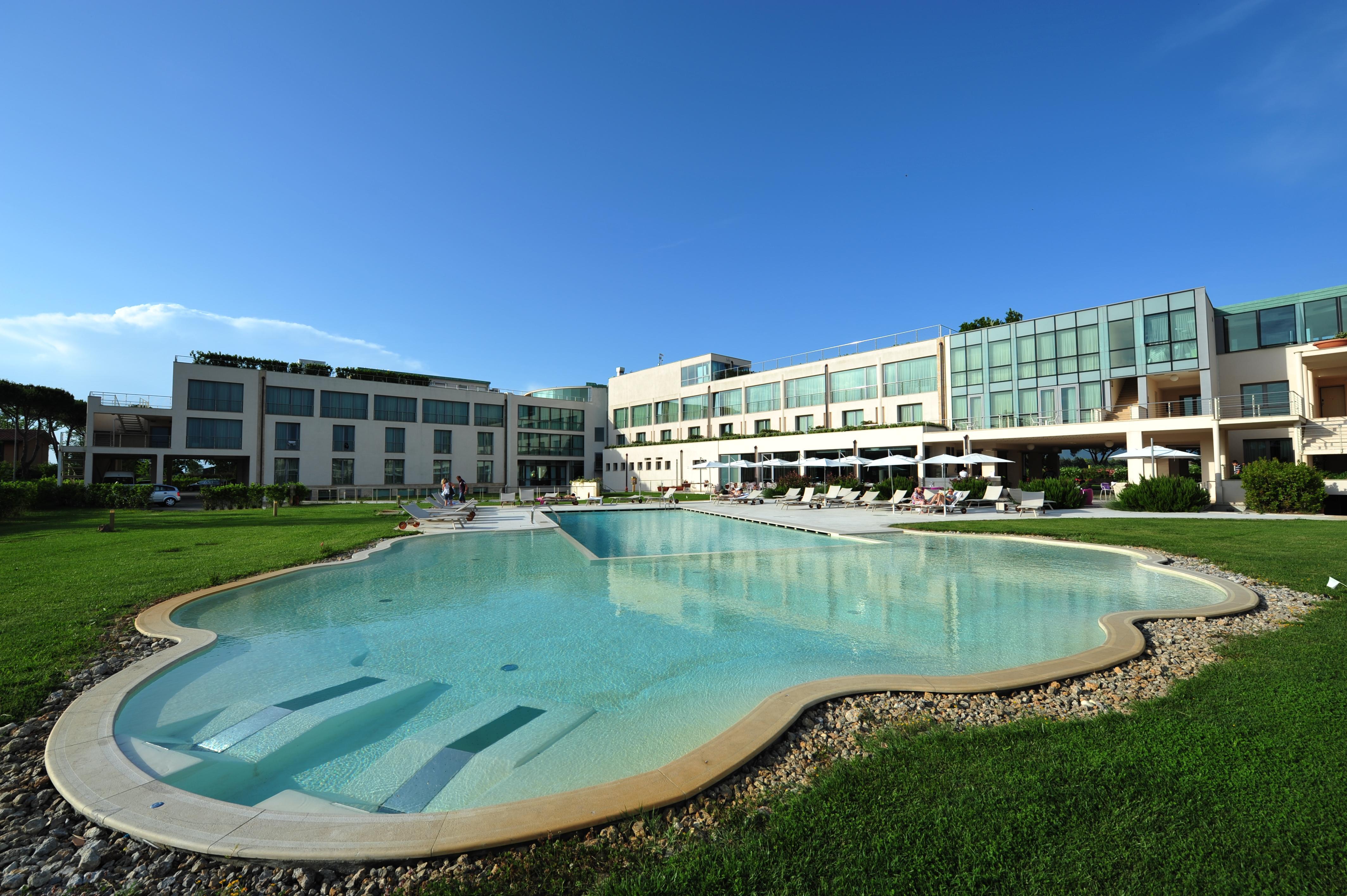 Pisa Tower Plaza Hotel Bagian luar foto The hotel